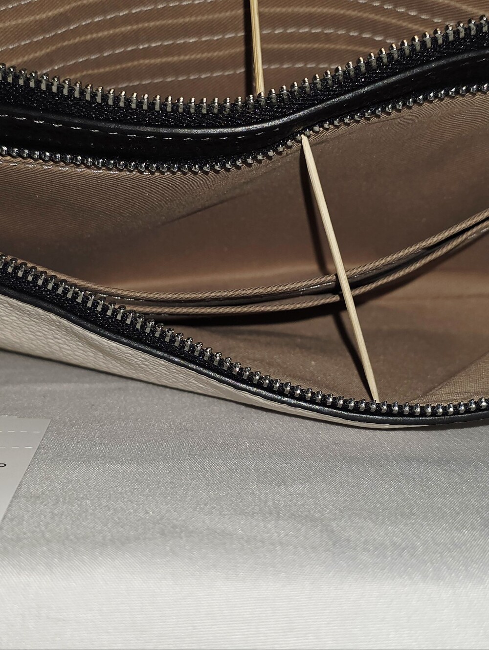 Coach  Women’s Double Corner Zip Wallet in Colorblock  SV/Chalk/ Black Multi - Picture 8 of 9
